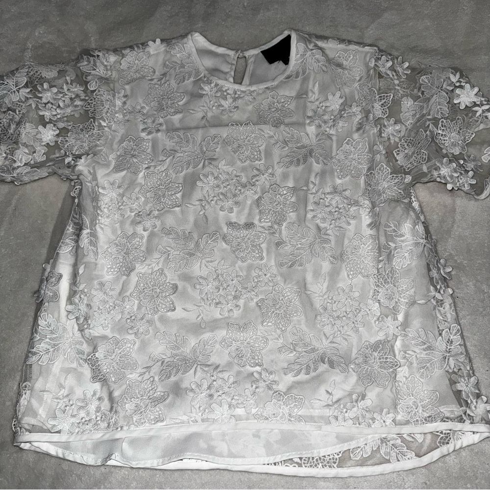 Women's Cynthia Rowley White Floral Embossed Blouse Size Medium